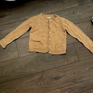 This is a super cute autumn cardigan that you can style with everything.